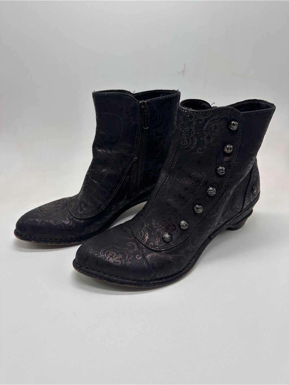 Neosens | Rococo Dark Academia Ankle Boots in Black - Picture 4 of 12